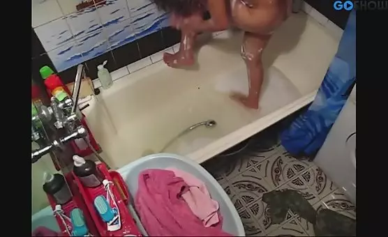Exciting bath time with an exotic beauty